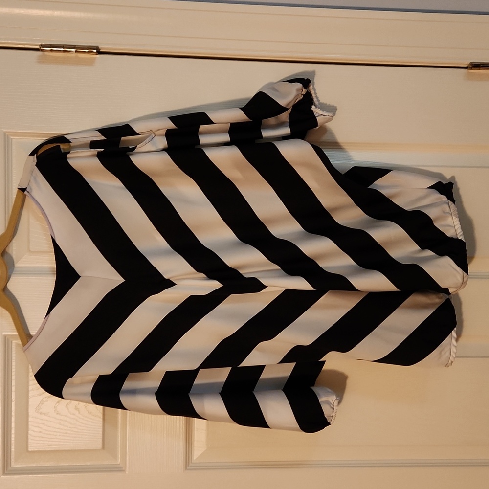 Lane Bryant black and white flowy blouse - Picture 5 of 7
